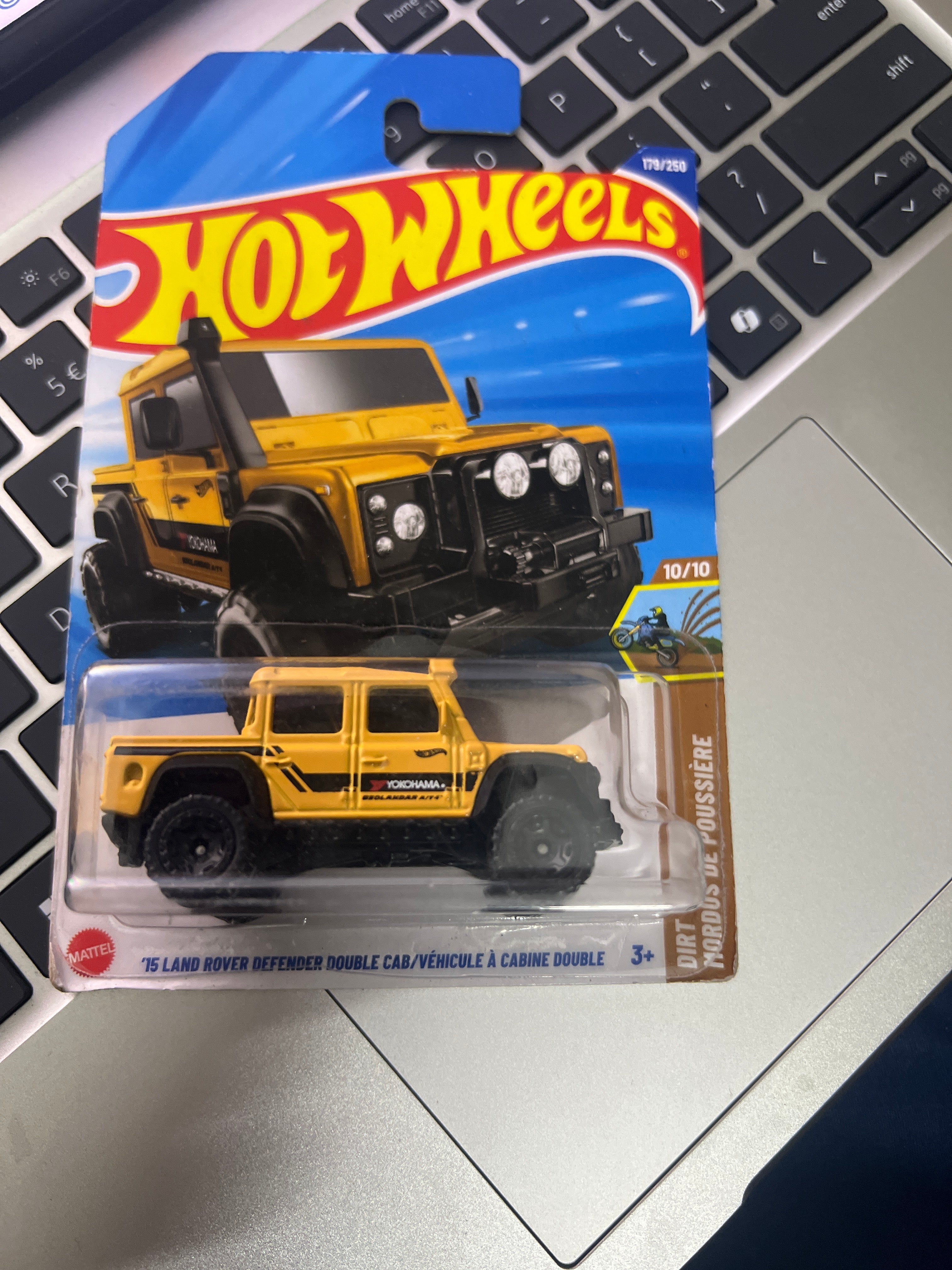 Hot Wheels Mainline 2025 : 15 Land rover defender double cab/ Vehicule a cabine double